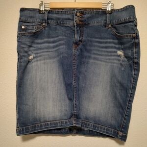 Torrid Blue Denim Medium Wash Five Pocket Distressed Mid-Rise Mini Skirt Size 18